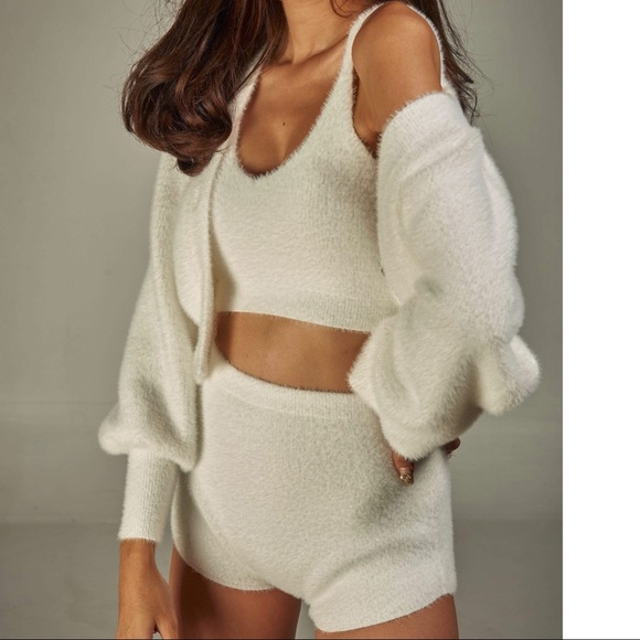 Cozy, fuzzy lounge set - Picture 4 of 9